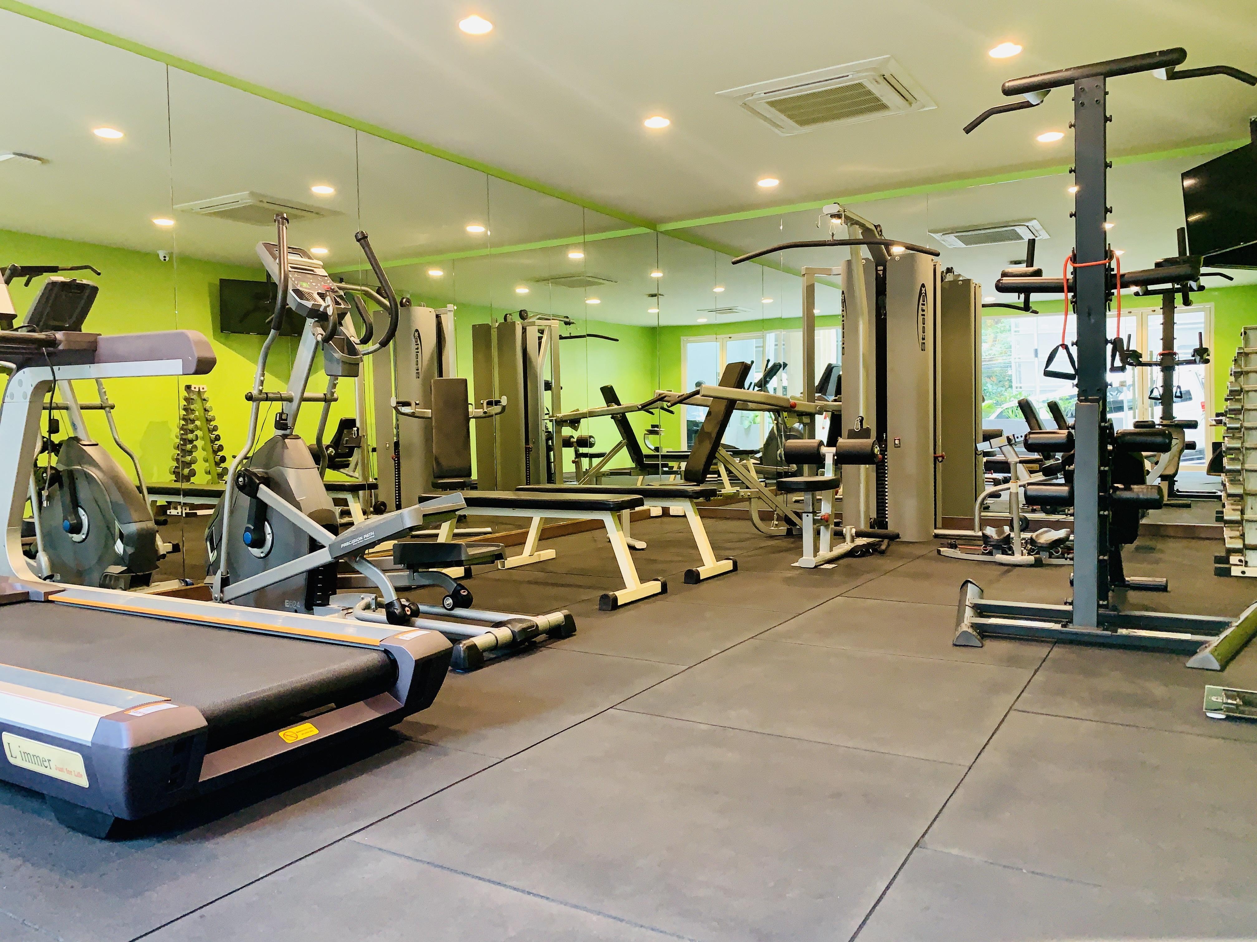 Отель Le D'Tel Бангкок Экстерьер фото A typical gym