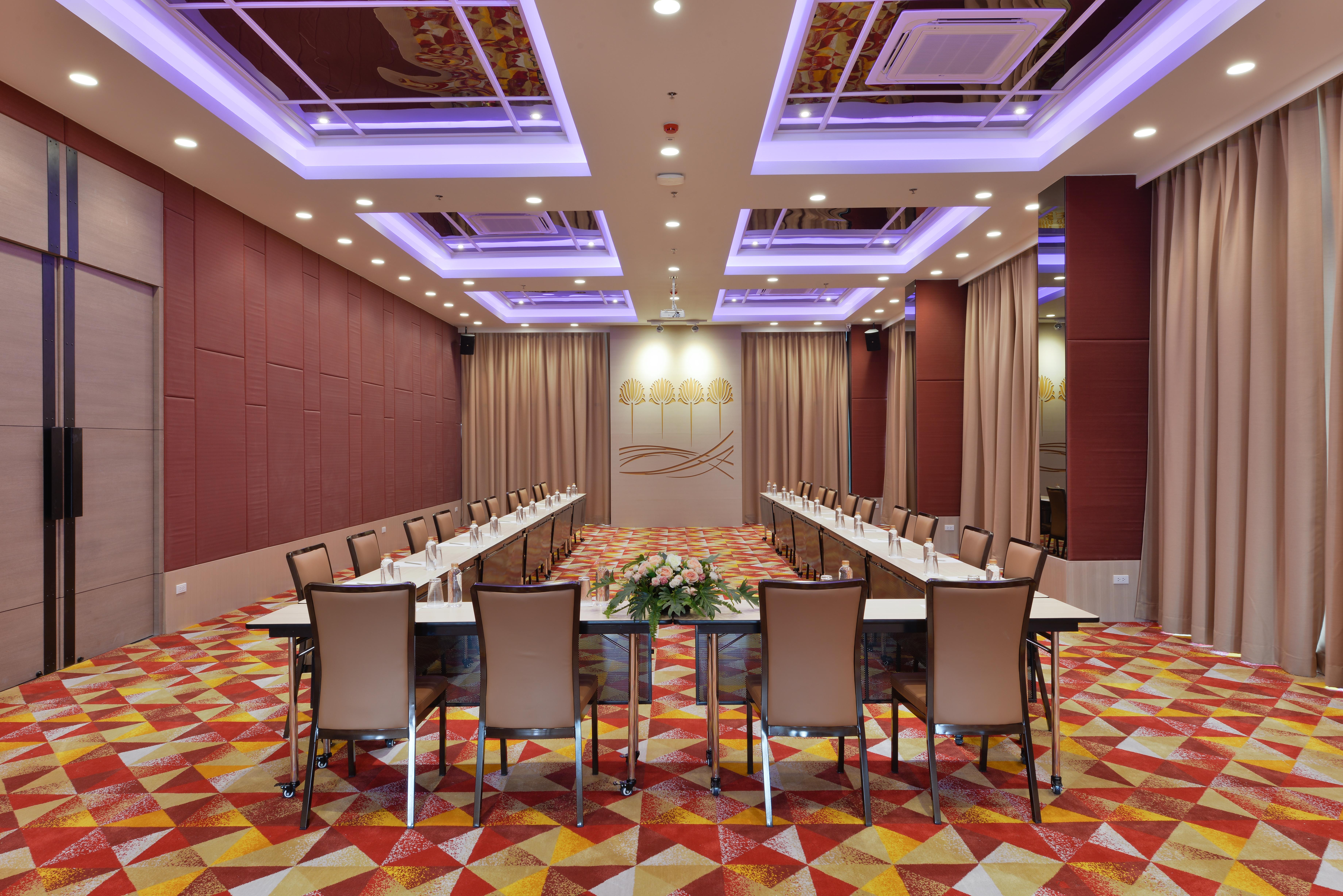 Отель Le D'Tel Бангкок Экстерьер фото Meeting room
